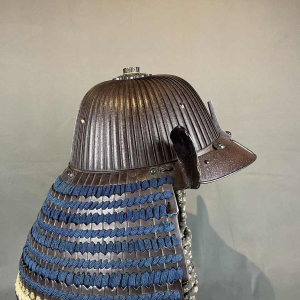 Suji Bachi Kabuto helm, gesigneerd Saotome Ieharu, vroeg Edo periode, Japan 17e eeuw