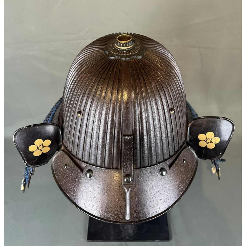 Suji Bachi Kabuto helmet, signed Saotome Ieharu, early Edo period, Japan 17th century