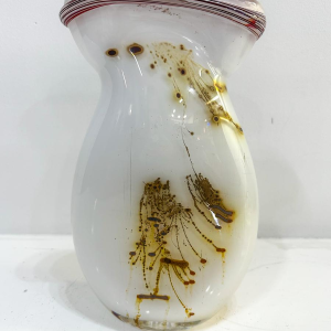 Louis Leloup, vase blanc overlay, 1977