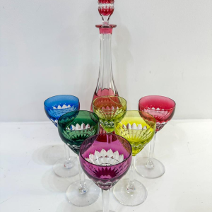 Val Saint-Lambert, ensemble de 6 verres taillés colorés et carafe en cristal, 20e siècle