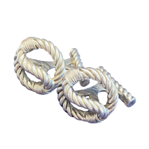 Dans le goût de Gaëtan de Percin, paire de boutons de manchette 'Noeud de marin', ca 1960 Dans le goût de Gaëtan de Percin, paire de boutons de manchette 'Noeud de marin', ca 1960