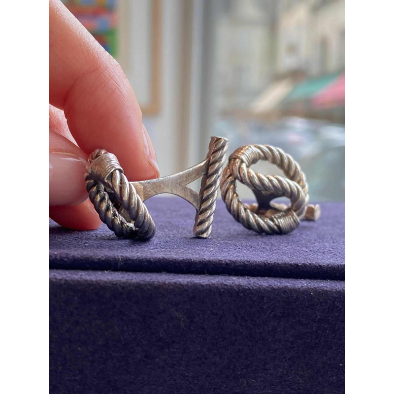 Dans le goût de Gaëtan de Percin, paire de boutons de manchette 'Noeud de marin', ca 1960 Dans le goût de Gaëtan de Percin, paire de boutons de manchette 'Noeud de marin', ca 1960