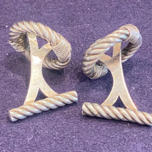 Dans le goût de Gaëtan de Percin, paire de boutons de manchette 'Noeud de marin', ca 1960 Dans le goût de Gaëtan de Percin, paire de boutons de manchette 'Noeud de marin', ca 1960