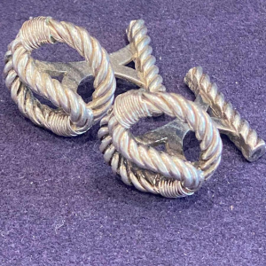 Dans le goût de Gaëtan de Percin, paire de boutons de manchette 'Noeud de marin', ca 1960 Dans le goût de Gaëtan de Percin, paire de boutons de manchette 'Noeud de marin', ca 1960