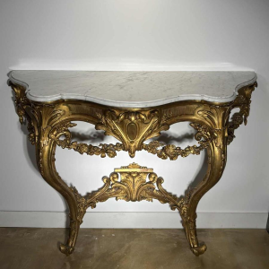 Console d'applique en bois sculpté et doré, plateau en marbre blanc - XIXe siècle