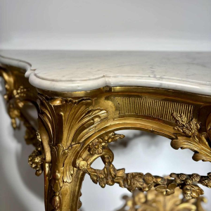 Console d'applique en bois sculpté et doré, plateau en marbre blanc - XIXe siècle