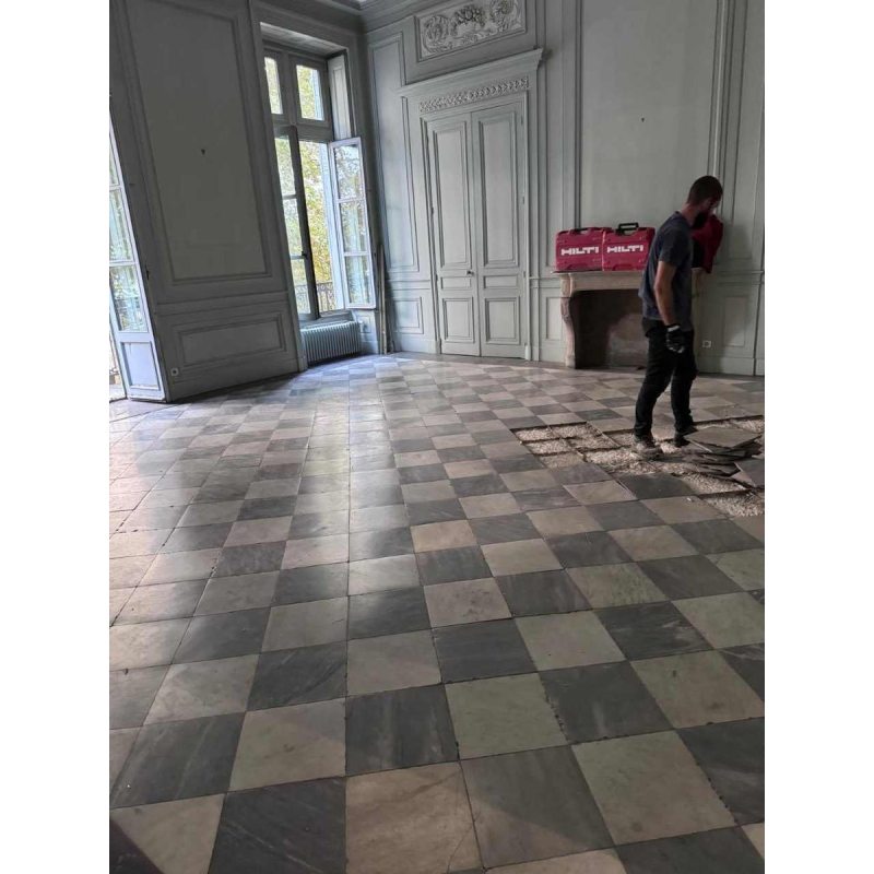 Dalles de sol en damier, marbre blanc de Carrare et bleu de Turquin, 18ème siècle