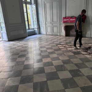 Dalles de sol en damier, marbre blanc de Carrare et bleu de Turquin, 18ème siècle