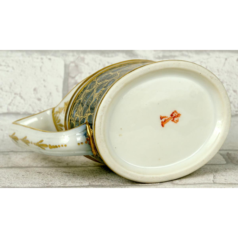 Paris Porcelain - Manufacture à la Reine, milk jug, lapis lazuli base, 18th century