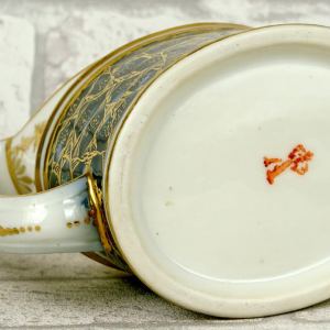 Paris Porcelain - Manufacture à la Reine, milk jug, lapis lazuli base, 18th century