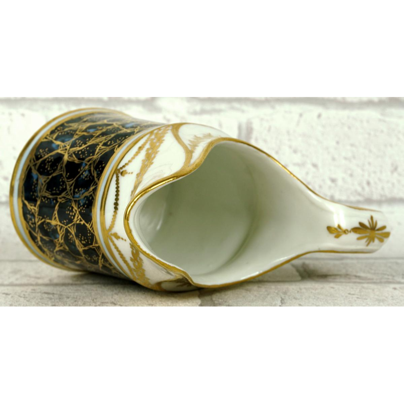 Paris Porcelain - Manufacture à la Reine, milk jug, lapis lazuli base, 18th century