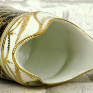 Porcelaine de Paris - Manufacture à la Reine, pot à lait, fond Lapis-lazuli, XVIIIe s