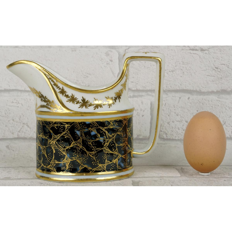 Porcelaine de Paris - Manufacture à la Reine, pot à lait, fond Lapis-lazuli, XVIIIe s