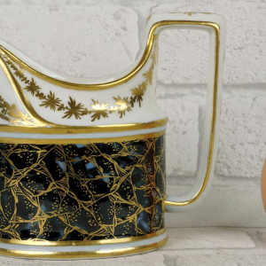 Porcelaine de Paris - Manufacture à la Reine, pot à lait, fond Lapis-lazuli, XVIIIe s