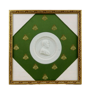 Paris porcelain, medallion depicting the profile of Emperor Napoleon 1st, 19th century