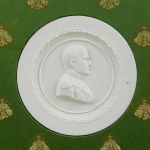 Porcelaine de Paris, médaillon représentant le profil de l'Empereur Napoléon 1er, XIXe s