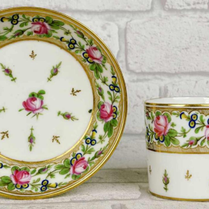 Porcelaine de Paris (Manufacture de Nast) tasse et soucoupe, XVIIIe s