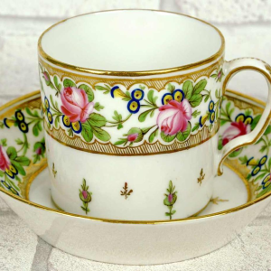 Porcelaine de Paris (Manufacture de Nast) tasse et soucoupe, XVIIIe s