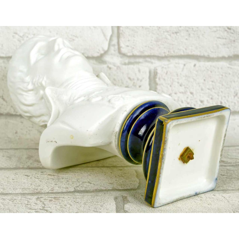 Buste du Général Bonaparte en biscuit de porcelaine, XIXe s