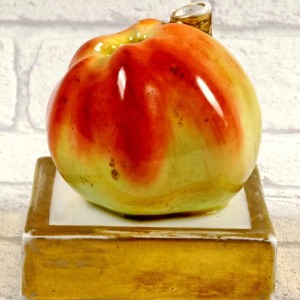Porcelaine de Paris, encrier en trompe l'oeil de pomme, XIXe s