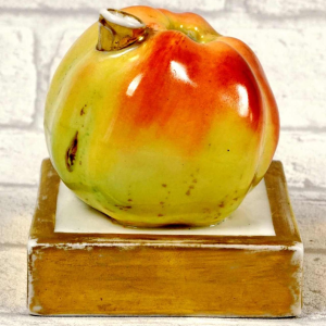 Porcelaine de Paris, encrier en trompe l'oeil de pomme, XIXe s
