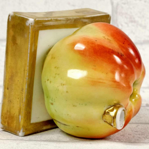 Porcelaine de Paris, encrier en trompe l'oeil de pomme, XIXe s