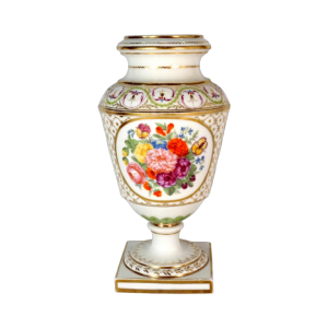 Porcelaine de Paris, vase sur piédouche, décor floral polychrome et dorures, XVIIIe s