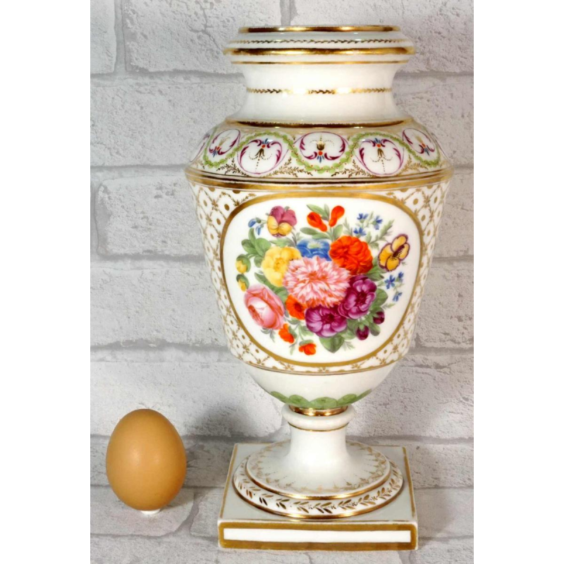 Paris porcelain, vase on pedestal, polychrome floral decoration and gilding, 18th century