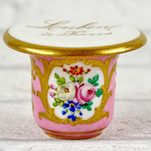Porcelaine de Paris (ou Limoges) pour Lubin parfumeur à Paris, mortier à fard, XIXe s