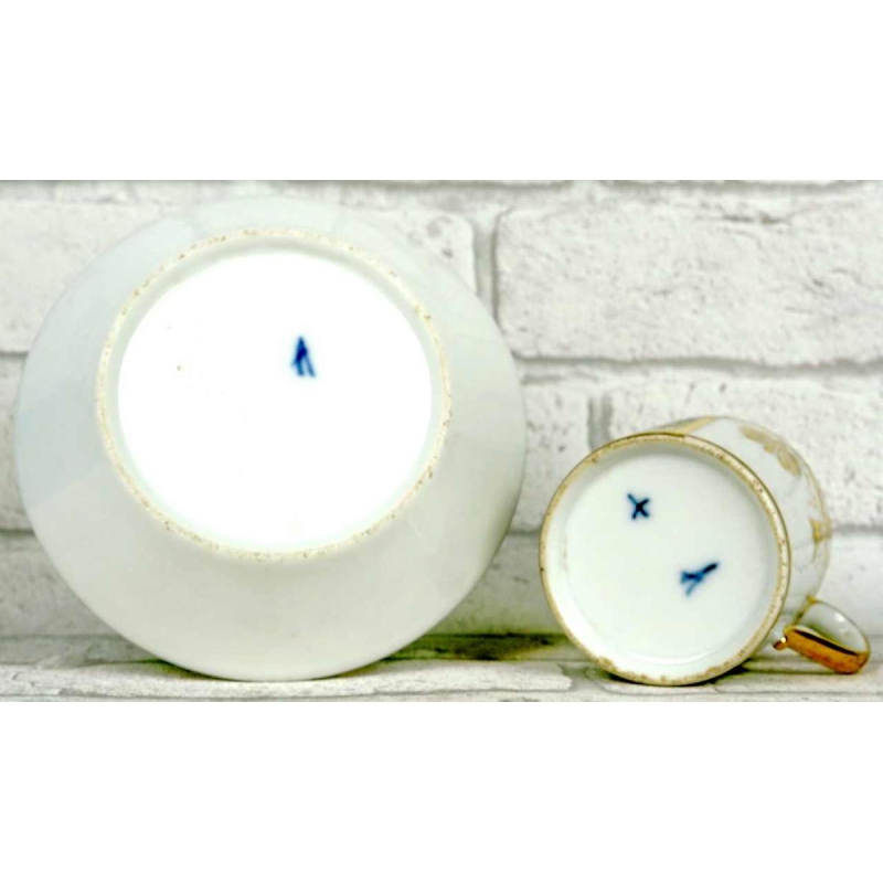 Porcelaine de Paris - Manufacture de Locre, cup and saucer, early 19th c