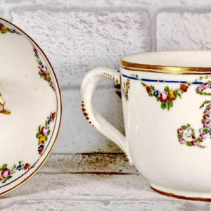 Paris porcelain, stock bowl and lid, 18th century