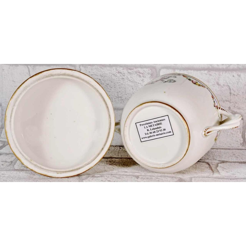 Porcelaine de Paris, écuelle à bouillon et son couvercle, XVIIIe s