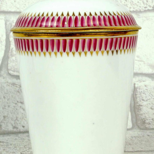 Tasse trembleuse couverte et sa soucoupe en porcelaine de Paris, fin XVIIIe