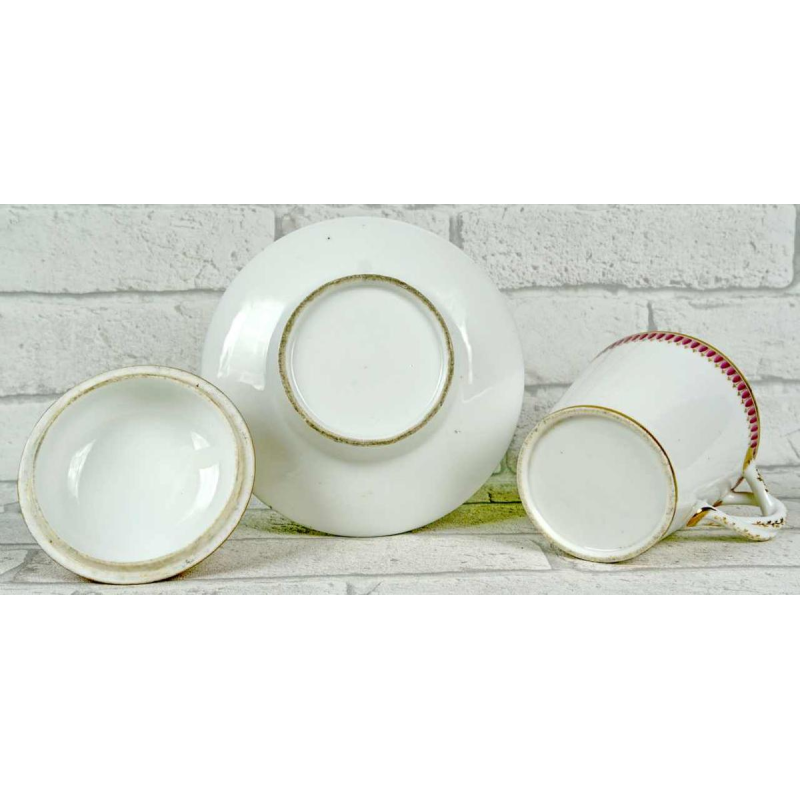 Tasse trembleuse couverte et sa soucoupe en porcelaine de Paris, fin XVIIIe