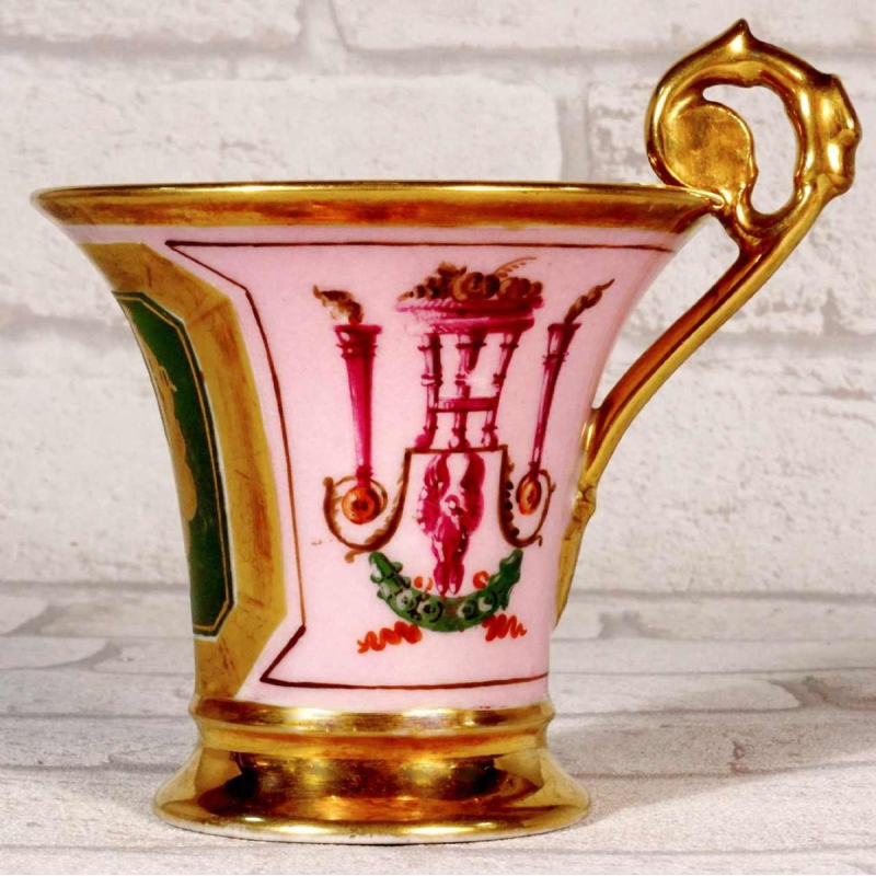 Porcelaine de Paris, tasse 'Jasmin' et sa soucoupe d'époque Empire, XIXe s