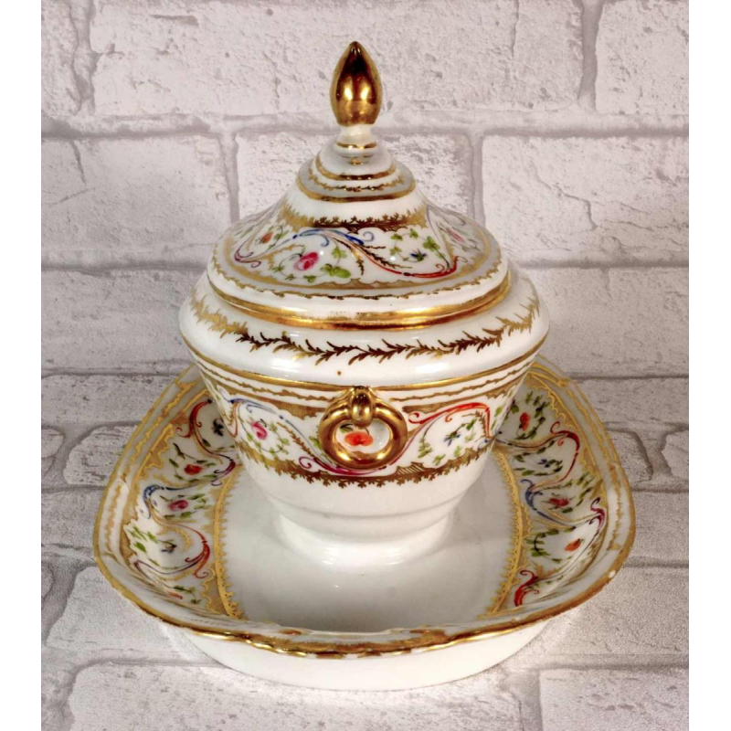 Porcelaine de Paris - Manufacture du Duc d'Angoulême, sucrier couvert, XVIIIe s