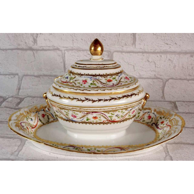 Porcelaine de Paris - Manufacture du Duc d'Angoulême, covered sugar bowl, 18th century