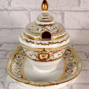 Porcelaine de Paris - Manufacture du Duc d'Angoulême, covered sugar bowl, 18th century