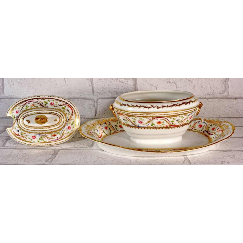 Porcelaine de Paris - Manufacture du Duc d'Angoulême, sucrier couvert, XVIIIe s