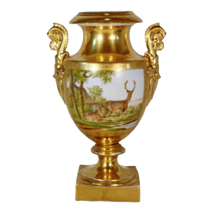 Porcelaine de Paris, vase balustre d'époque Empire, décor peint paysage et cervidés, début XIXe s