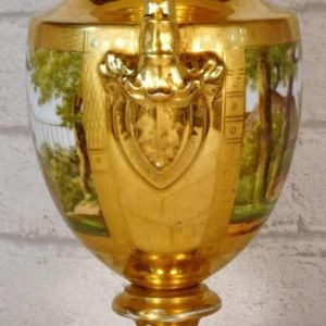 Parijs porselein, Empire periode balustervaas, beschilderd landschap en hert decoratie, begin 19e eeuw