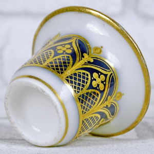 Paris porcelain, CATHEDRALE gilded blush mortar on a blue background, early 19th century