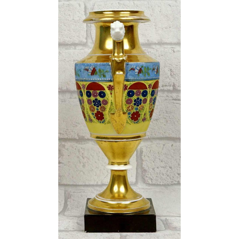Porcelaine de Paris, vase balustre sur piédouche, début XIXe s