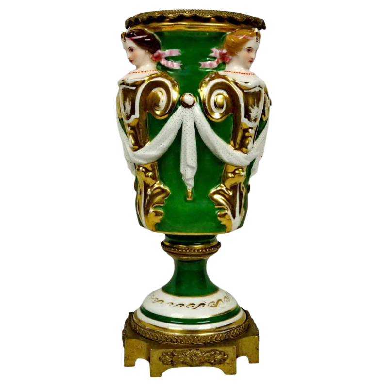 Vase en porcelaine à décor de cariatides et monture en bronze doré, XIXe s