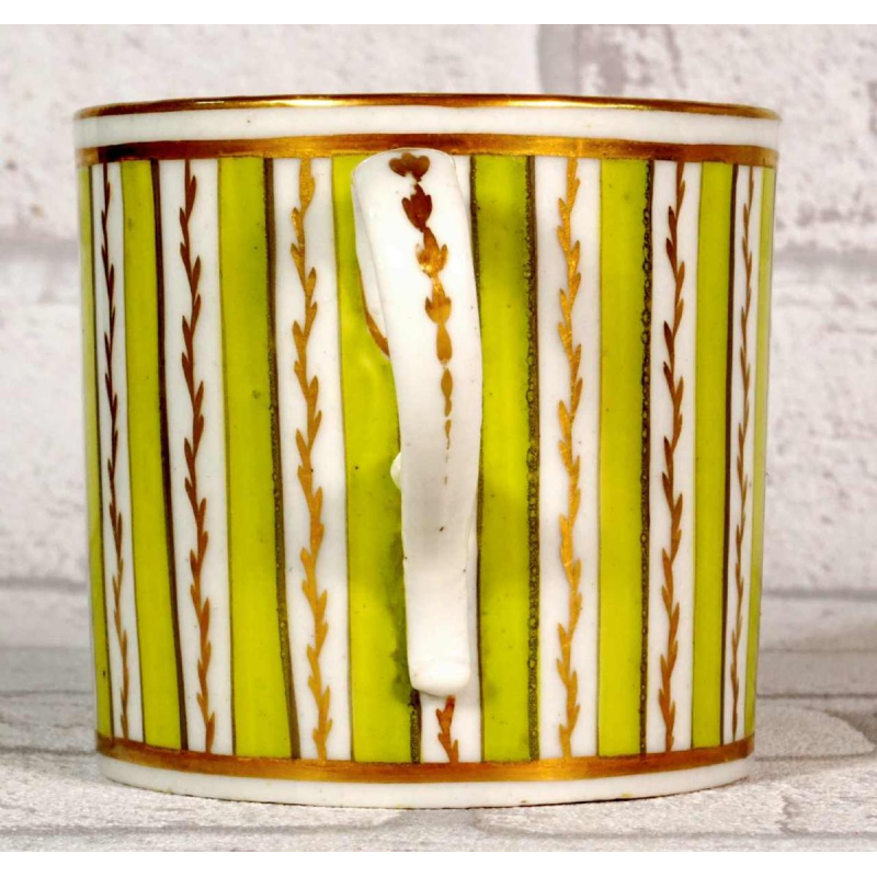 Porcelaine PARIS - Manufacture de Pont aux Choux, tasse et sa soucoupe, XVIIIe s