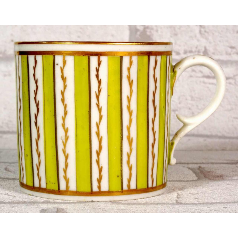 Porcelaine PARIS - Manufacture de Pont aux Choux, tasse et sa soucoupe, XVIIIe s