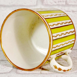 Porcelaine PARIS - Manufacture de Pont aux Choux, tasse et sa soucoupe, XVIIIe s