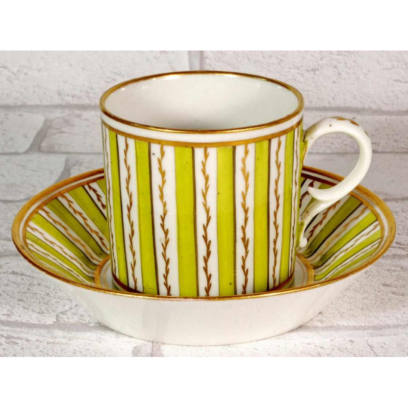 Porcelaine PARIS - Manufacture de Pont aux Choux, tasse et sa soucoupe, XVIIIe s