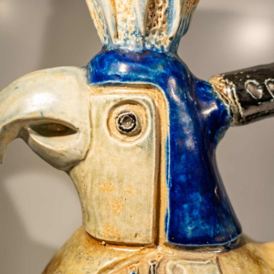 Jules Guérin, zoömorfe keramische sculptuurvaas "Inca / Azteekse vogel" steengoed uit Bouffioulx jaren 1950