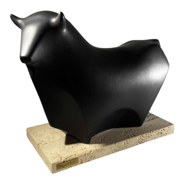 Vicente Agullo / Porta Celi, sculpture taureau / bizon noir, céramique porcelaine, socle travertin, ca 1970
